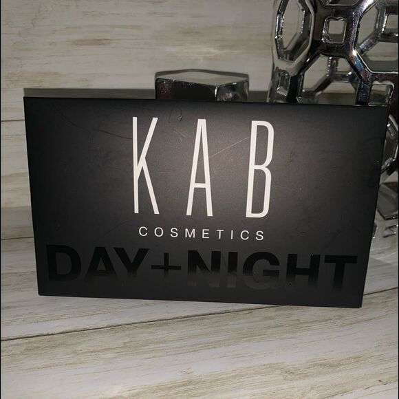 KAB Cosmetics Day to Night Pallet - Picture 2 of 5